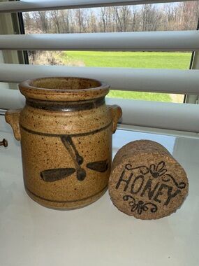 Source Unknown Brown Stoneware Honey Crock with Cork Lid